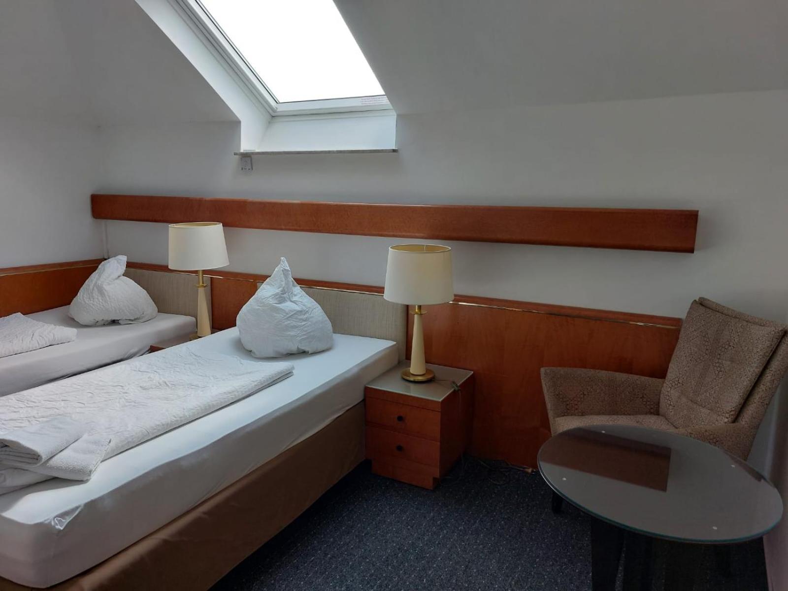 Gaestezimmer Gasthof Becker 호텔 Wulfrath 외부 사진