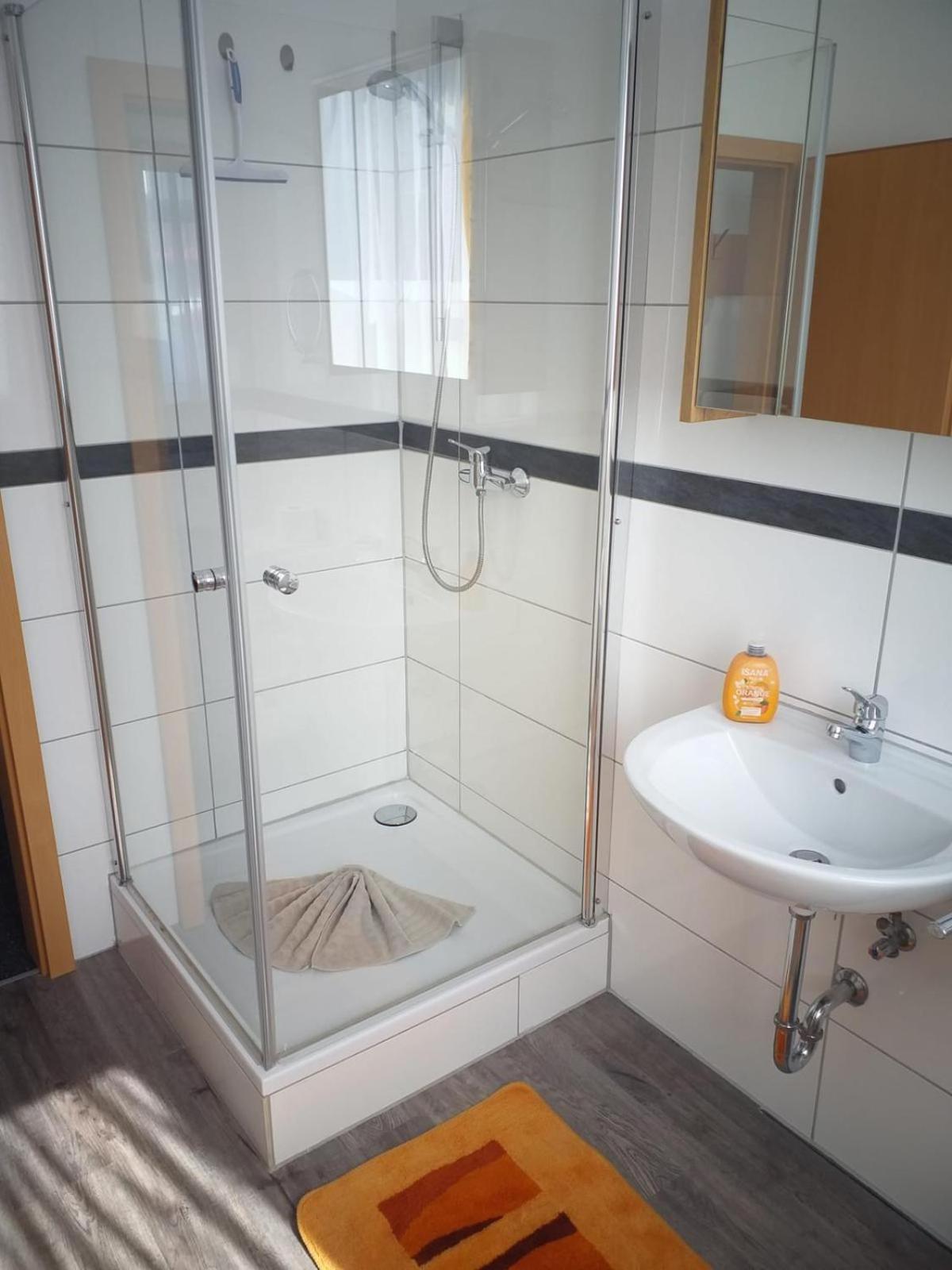 Gaestezimmer Gasthof Becker 호텔 Wulfrath 외부 사진