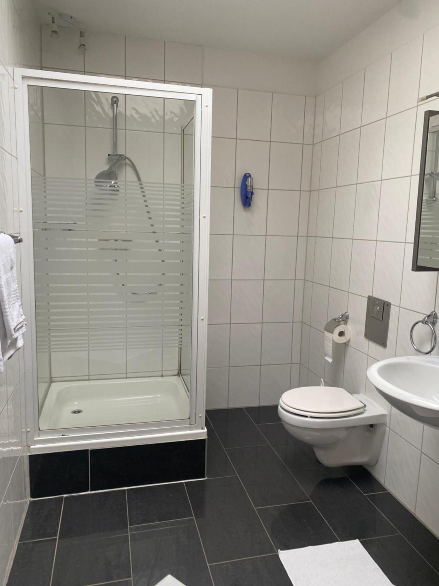 Gaestezimmer Gasthof Becker 호텔 Wulfrath 외부 사진