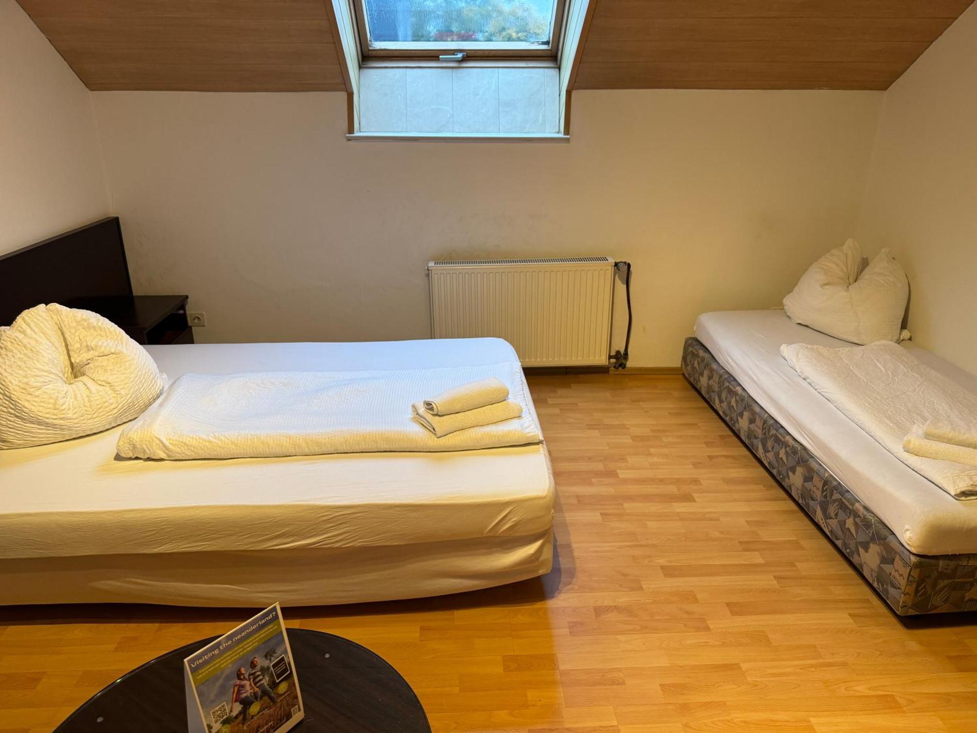 Gaestezimmer Gasthof Becker 호텔 Wulfrath 외부 사진